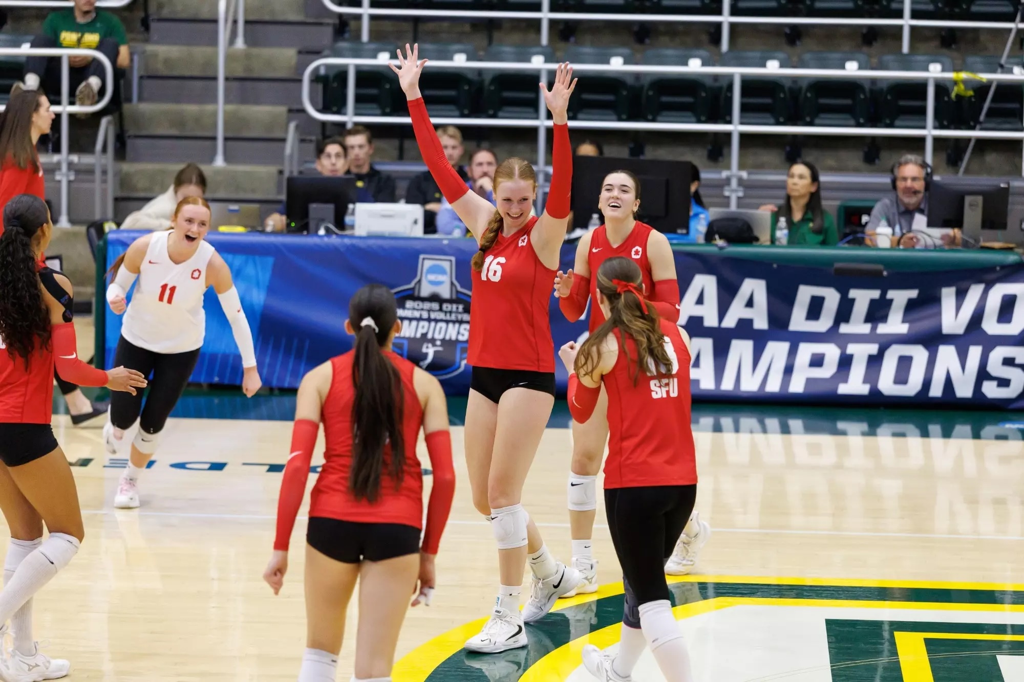 Le volleyball Simon Fraser se joint au Canada Ouest