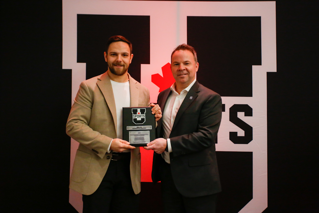 Mika Cyr de Moncton nomm&eacute; Joueur de l&rsquo;ann&eacute;e de U SPORTS au hockey masculin